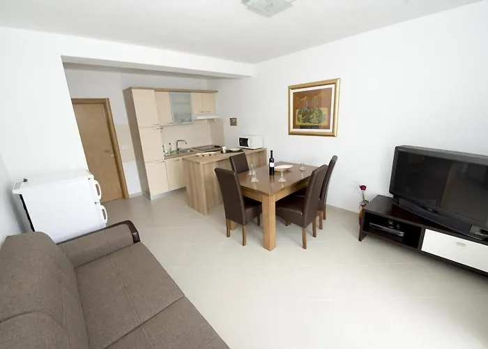 Apartments By The Sea Promajna, Makarska - 17160