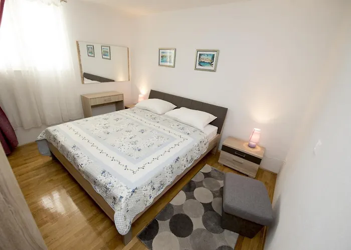 Apartments By The Sea Promajna, Makarska - 17160