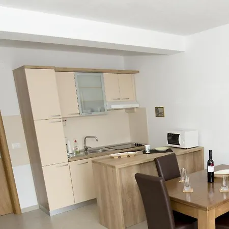 Apartments By The Sea Promajna, Makarska - 17160 Exterior photo