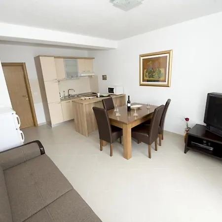 Apartments By The Sea Promajna, Makarska - 17160 Exterior photo