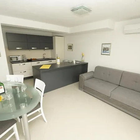 Apartments By The Sea Promajna, Makarska - 17160 Exterior photo